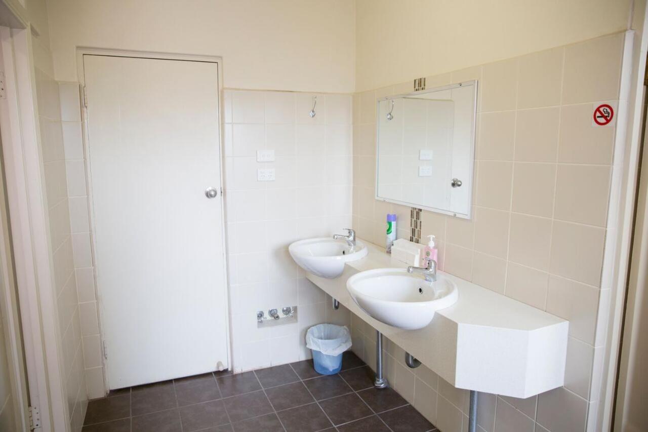 Royal Hotel Wyong Esterno foto