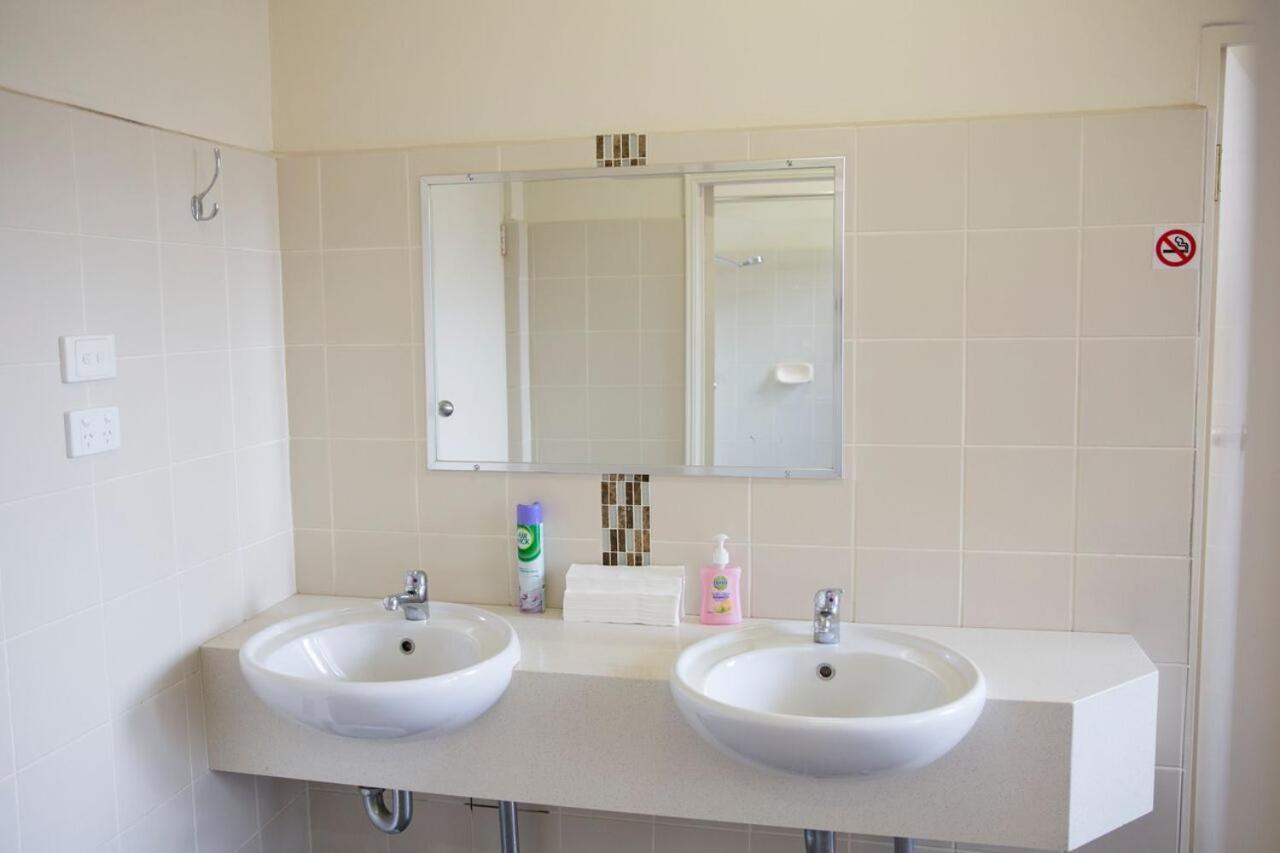 Royal Hotel Wyong Esterno foto